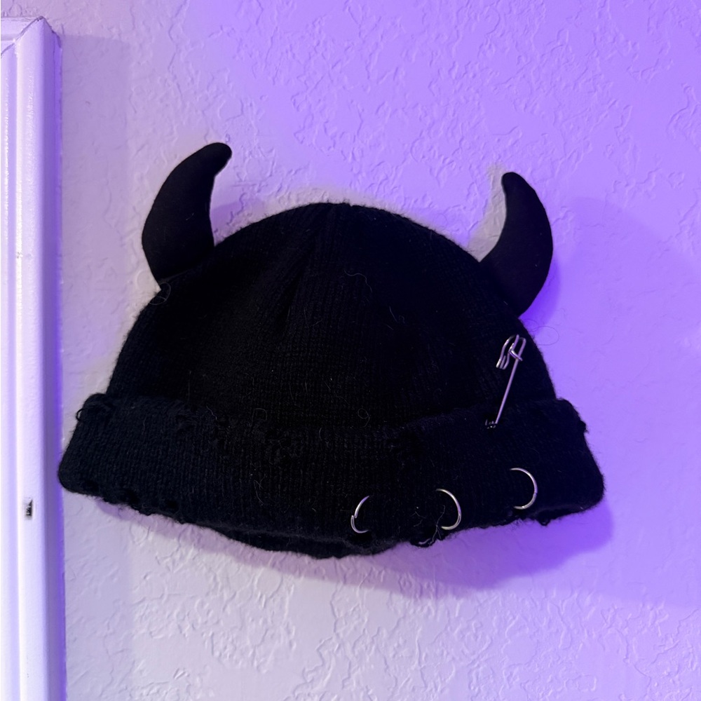 SHEIN Black Beanie with Horns and Rings